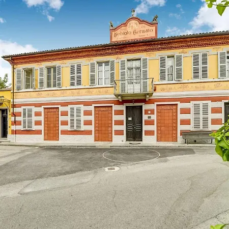 Lavish Mansion In With Garden And Library