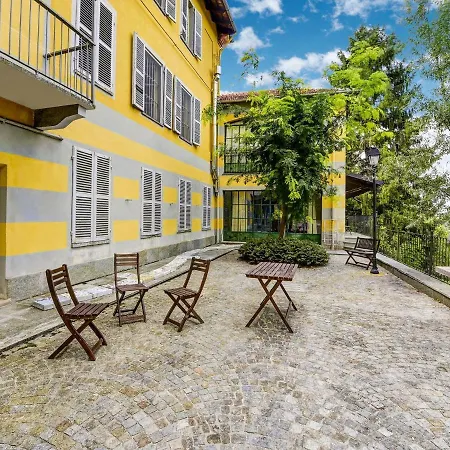 Lavish Mansion In With Garden And Library * Portacomaro