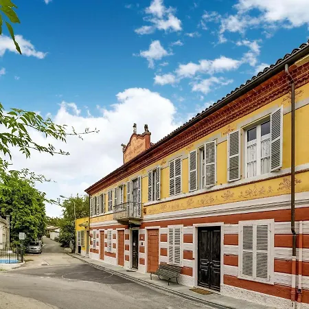 Lavish Mansion In With Garden And Library * Portacomaro