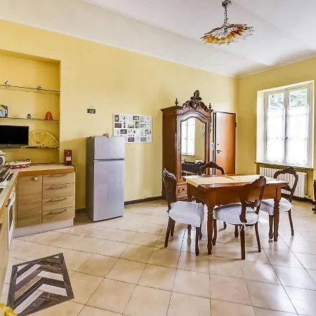Ferienhaus Lavish Mansion In With Garden And Library Portacomaro