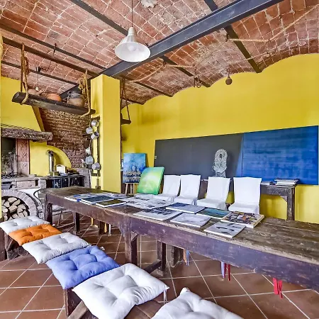 Ferienhaus Lavish Mansion In With Garden And Library