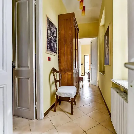 Lavish Mansion In With Garden And Library Ferienhaus