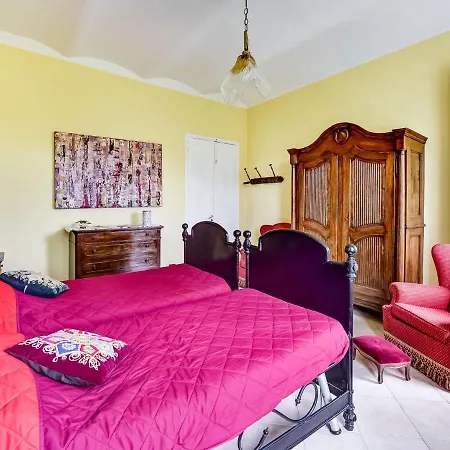 Ferienhaus Lavish Mansion In With Garden And Library Portacomaro