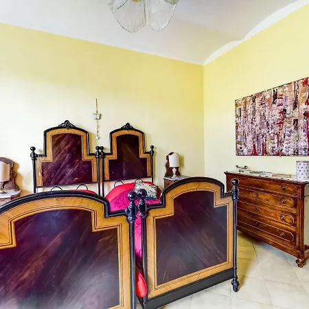 Lavish Mansion In With Garden And Library * Portacomaro